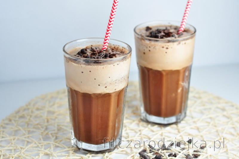 Orzeźwiający kawowy shake proteinowy